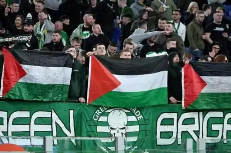 Ceza hiç geldi: Celtic taraftarı Lazio maçında da Filistin bayrağı açtı
