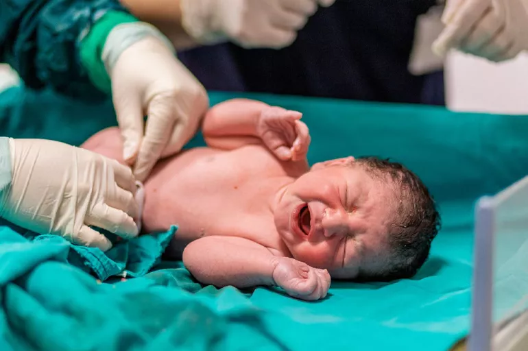 Ülkenin en ağır bebeği doğdu: Dünya rekoruna yaklaşan bebeğin kilosunun nedeni açıklandı