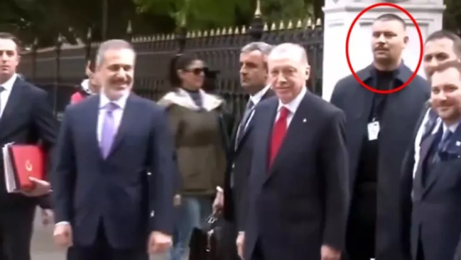 Cumhurbaşkanı Erdoğan'ın 2 metrelik koruması Yunanistan'ı salladı: Gözlerini üzerinden ayırmadı