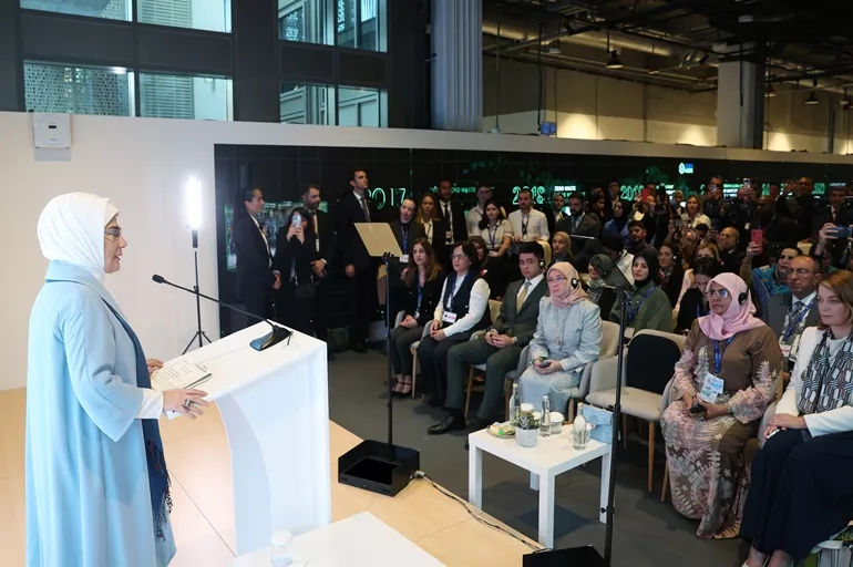 Emine Erdoğan, BAE'de iklim elçisi gençlerle bir araya geldi