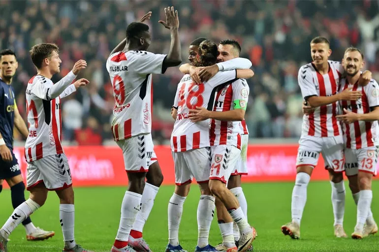Samsunspor'dan üst üste 2. galibiyet: Kasımpaşa'yı 4 golle uğurladılar