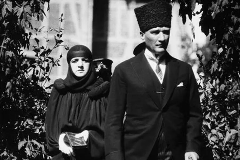 Atatürk_Eşi_Latife_Hanım