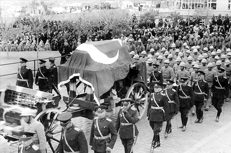 Mustafa_Kemal_Atatürk_kimdir