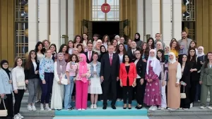 Cumhurbaşkanı Erdoğan Novi Pazar Türk Kültür Merkezi öğrencileri ile buluştu