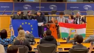 Avrupa Parlamentosu'nda skandal: Sözde Kürdistan bayrağı açıp halay çektiler