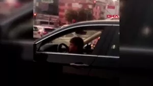Bağcılar'da sürücü koltuğundaki çocuk trafikte dehşet saçtı!