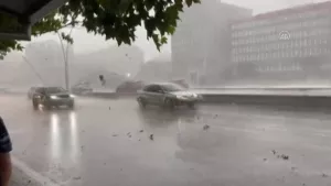 Ankara'da şiddetli sağanak ve fırtına etkili oluyor