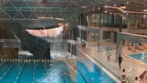 Şiddetli yağışa dayanamadı! Beykoz'da spor salonunun çatısı çöktü