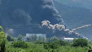 Bursa'da fabrikada korkutan yangın! İtfaiye ekipleri bölgede