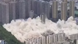 Çin'de 15 gökdeleni patlayıcıyla saniyeler içinde böyle yıktılar!