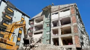 İstanbul'da tuhaf olay: Yan bina yıkılınca şok gerçeği öğrendiler!