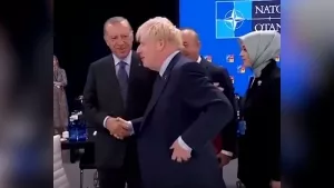 Samimi anlar! Cumhurbaşkanı Erdoğan'la Johnson selamlaştı: Merhaba dostum