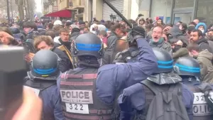 Fransız polisinden protestoculara orantısız güç