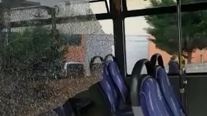 İETT otobüsünün camı paramparça oldu!