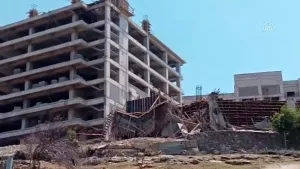 İzmir'de inşaatta kolon patladı! 3 işçi yaralandı
