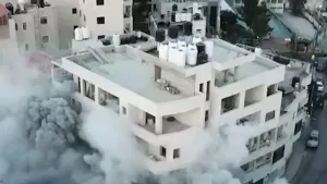 İsrail askerleri Filistinli esirin evini havaya uçurdu!