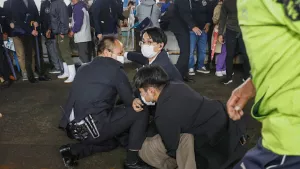 Japonya Başbakanı'na suikast girişimi: Sis bombası attılar