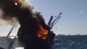 Kartal'da korkunç anlar! Kıyıya vuran gemi alev alev yandı