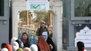 İsrail güçleri Filistinlilerin Kudüs'e girişini engelledi