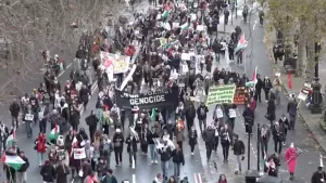 Londra'da binlerce kişiden Gazze yürüyüşü