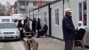 Maraş'ta 5,3'lük deprem: Vatandaşlar sokağa indi