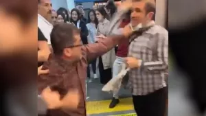 İstanbul'da metroda yumruk yumruğa kavga!