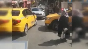Dakikalarca yalvardı! Taksiciler yaşlı kadını sokakta bıraktı