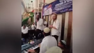 Yahudiler Filistin'de cami basıp konser verdi!