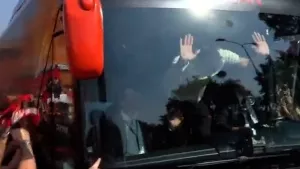 Ibrahimovic çıldırdı! Otobüs camını böyle kırdı