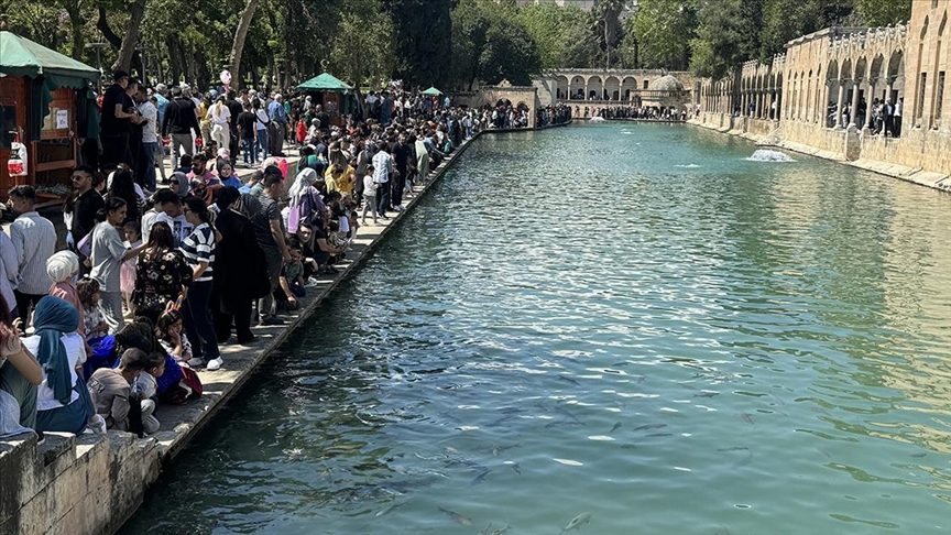 Balıklıgöl bayram tatilinde ziyaretçilerini ağırlıyor