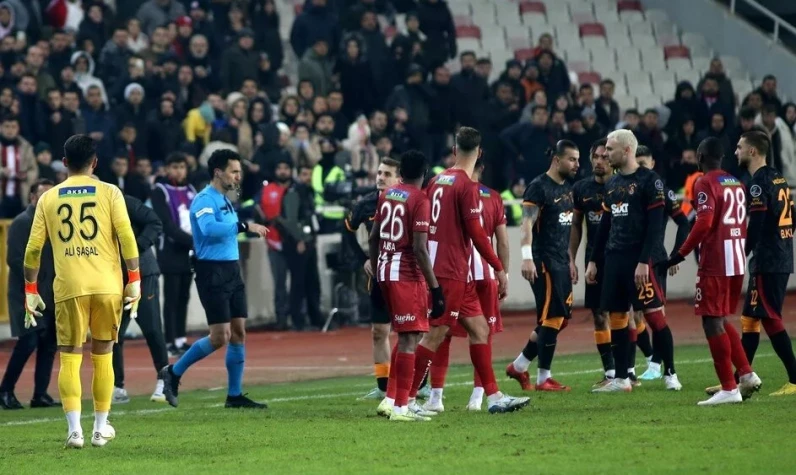 Türk futbolunda yeni dönem: MHK'nin yapısı değişecek hakemlerin VAR kayıtları açıklanacak