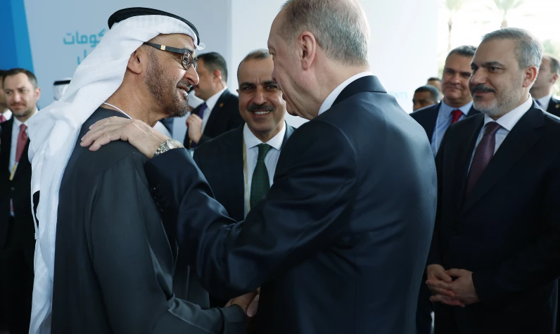 BAE'de ilk temas! Cumhurbaşkanı Erdoğan Al Nahyan ile görüştü