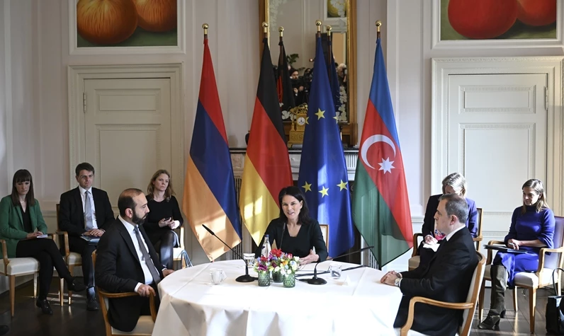 Azerbaycan ve Ermenistan barış için masada: Bayramov ve Mirzoyan Berlin'de bir araya geldi