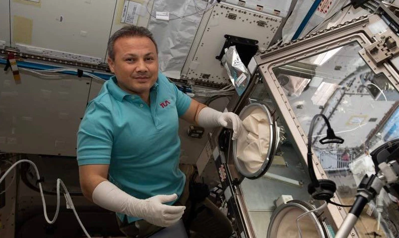 Dünyaya dönüyor! Alper Gezeravcı'ya Uzay İstasyonu'nda veda töreni: Deneyler Türkiye'ye ulaşacak