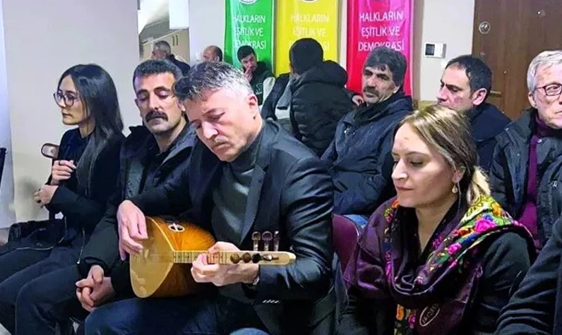 Öcalan'a özgürlük ziyareti! Türkiye ekseninden çıkan CHP Kandil'e selam çaktı: Sazlı sözlü terör toplantısı