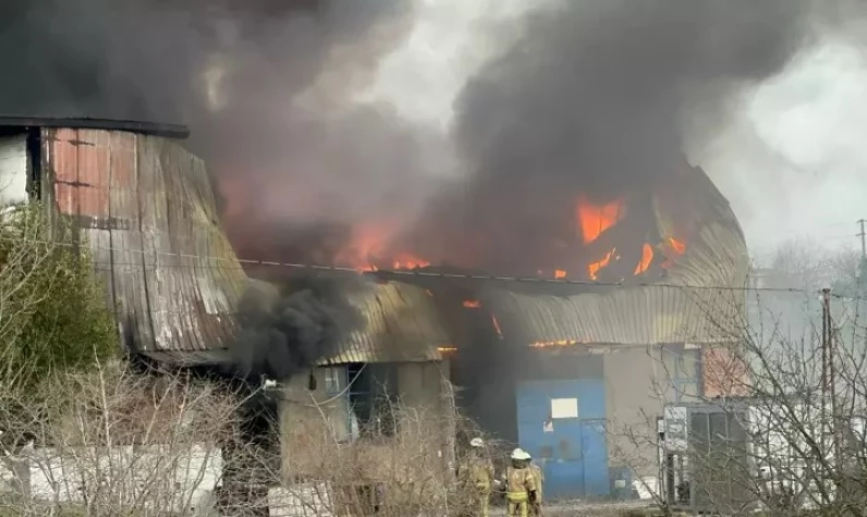 Son dakika: İstanbul Beykoz'da fabrika cayır cayır yanıyor