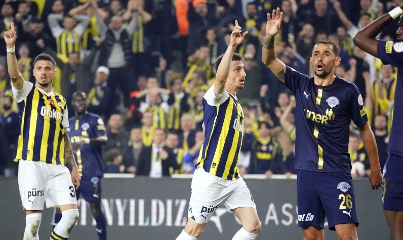 Fenerbahçe'nin penaltı pozisyonu doğru mu? Spor camiası ikiye bölündü!