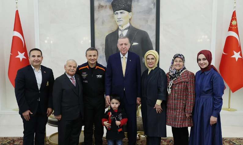 Gezeravcı ailesi ile buluşan Emine Erdoğan'dan paylaşım: Emeği geçen herkesi yürekten kutluyorum