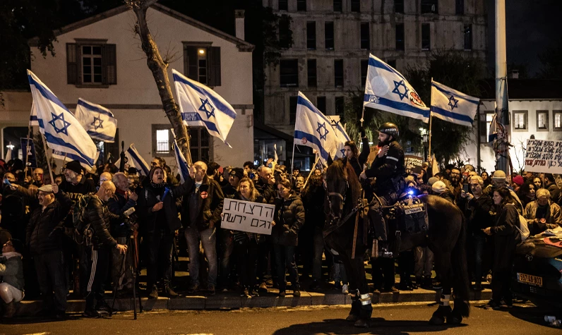İsrail karıştı: Polisten Tel Aviv'de erken seçim talebiyle gösteri düzenleyenlere sert müdahale