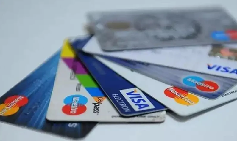 Kredi kartına alışverişte taksit kalkıyor mu? Kredi kartlarına harcama limiti mi getirildi, getirilecek? Hangi kredi kartı, banka kartı kullanıma kapıtılacak? Bakan Şimşek açıkladı...