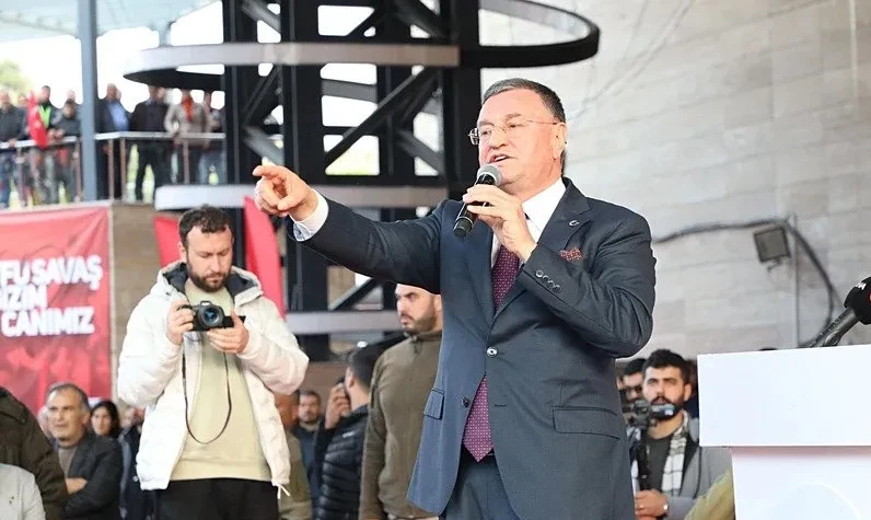 Lütfü Savaş'tan adaylık için CHP lideri Özgür Özel'e şantaj! Lütfü Savaş: Size kendimi yedirmem!