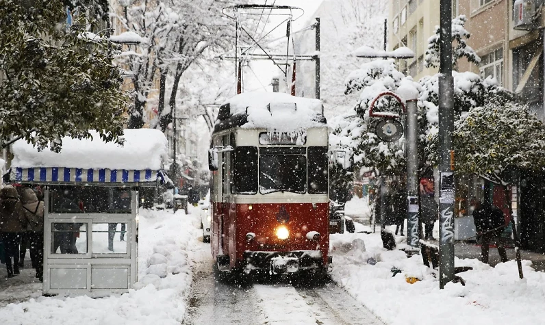Kar kapıya dayandı! Meteroloji kırmızı alarm verdi: İstanbul'a kar ne zaman yağacak?