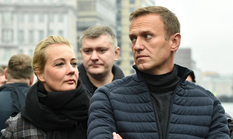 Rusya'da Aleksey Navalni krizi! Öldürülen siyasetçinin eşinden isyan çağrısı: Seçim günün sokaklara inin