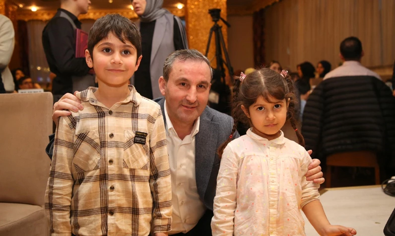 Sultanbeyli Belediye Başkan Adayı Ali Tombaş çocuklarla iftarda bir araya geldi!