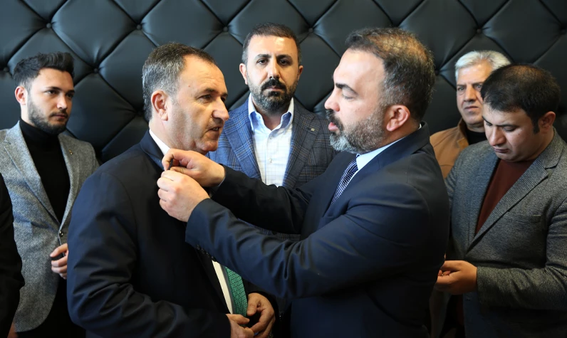 CHP'de şok: O ilin belediye başkan adayı partisinden istifa etti, AK Parti'ye katıldı