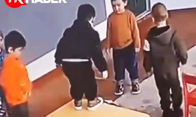 Kreşte çocuğu bayıltana kadar dövdüler! Sosyal medya bu görüntüyle çalkalanıyor