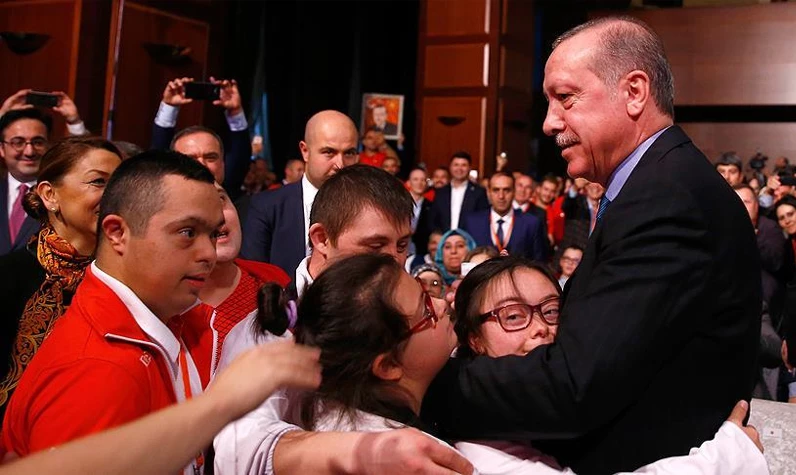 Cumhurbaşkanı Erdoğan'dan Dünya Down Sendromu Farkındalık Günü'ne özel paylaşım: 'Gözlerinizden öpüyorum'