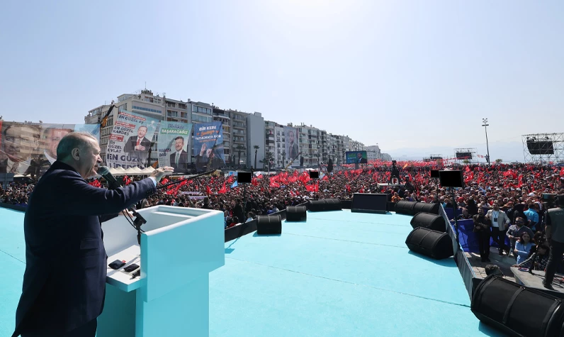 Cumhurbaşkanı Erdoğan İzmir'de: Özgür efendi 'Mazlum'a döndü, her canı sıkılan tekme tokat dalıyor