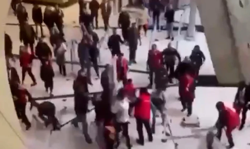 PKK yandaşları Fransa havalimanında olay çıkardı