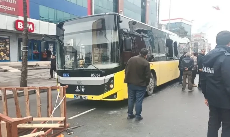 Son dakika... İstanbul'da İETT otobüsüne kamyonet çarptı!